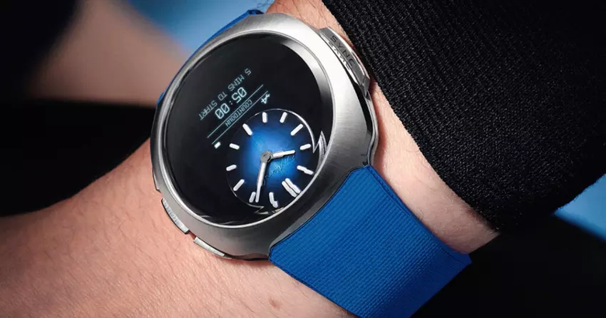 Szwajcarska H. Moser & Cie wyprodukowała pierwsze inteligentne zegarki dla mechaników Formuły-1