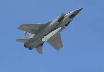 Odrzutowiec MiG-31K, który może przenosić pociski ...