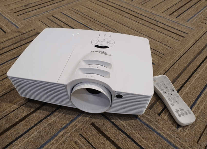 Optoma HD28dse lub Optoma HD146X