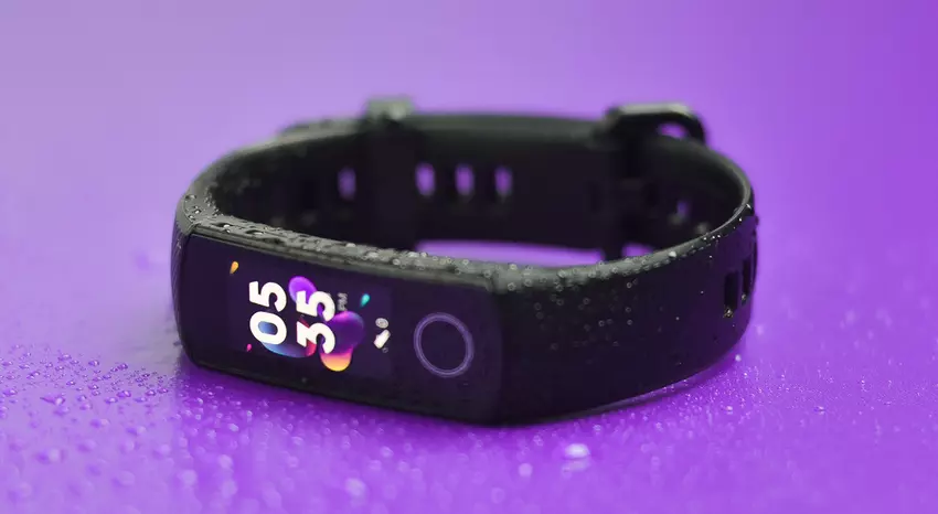 Przewodnik po wyborze bransoletki fitness: na co zwrócić uwagę i najlepsze modele 2020 roku