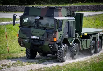 Amunicja precyzyjna Vulcano, ciągniki siodłowe MAN ...