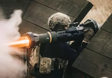 Wojsko wykonało z NLAW prysznic polowy, ...