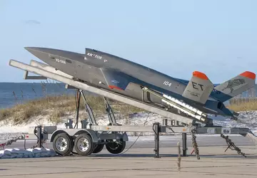 6,5 mln dolarów za jednego drona ...