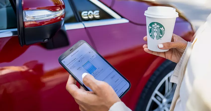 Mercedes-Benz otworzyło pierwszą stację ładowania we współpracy z Starbucks