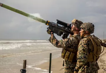 MANPADS Stinger, helikoptery, karabiny maszynowe, drony ...