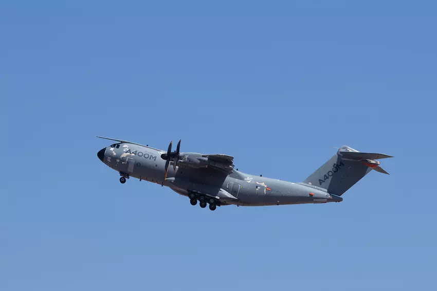 Airbus po raz pierwszy testuje wojskowy samolot transportowy A400M Atlas zasilany ekologicznym paliwem