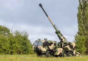 Słowacja zaprezentowała samobieżną haubicę 155 mm ...