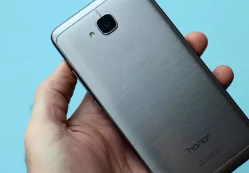 Sieć posiada zdjęciami całkowicie bezramowa smartfon ...