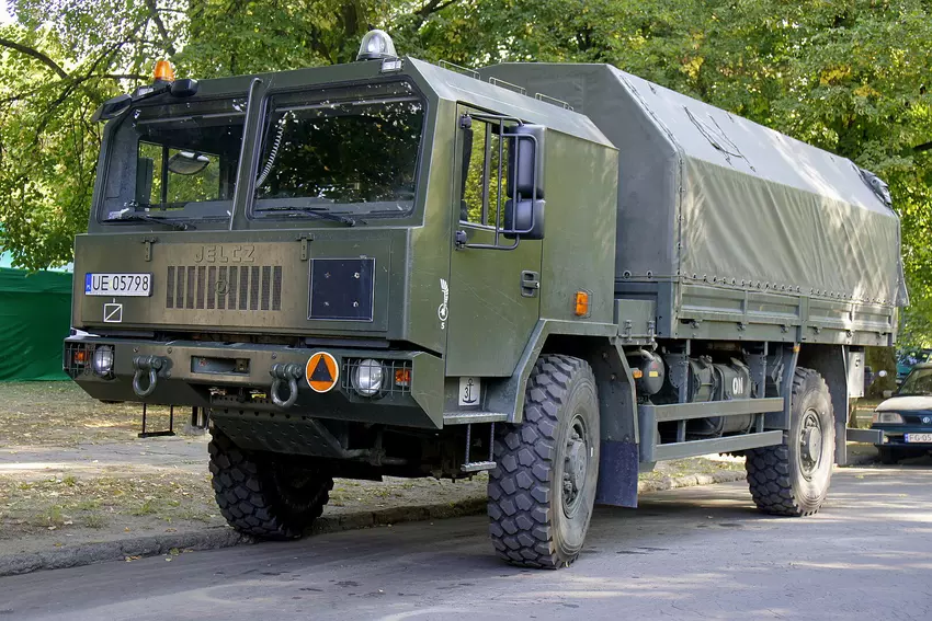 Polacy opamiętali się, gdy odkryli, że ich podwozie Jelcza do Patriota zostało wykonane z importowanych części