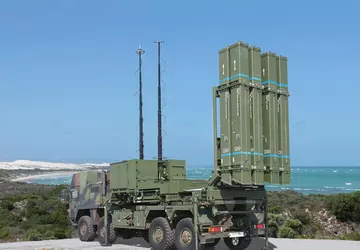 Niemcy planują zakupić ZSRK IRIS-T z ...