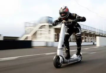 Hulajnoga elektryczna o prędkości sportowego samochodu: ...