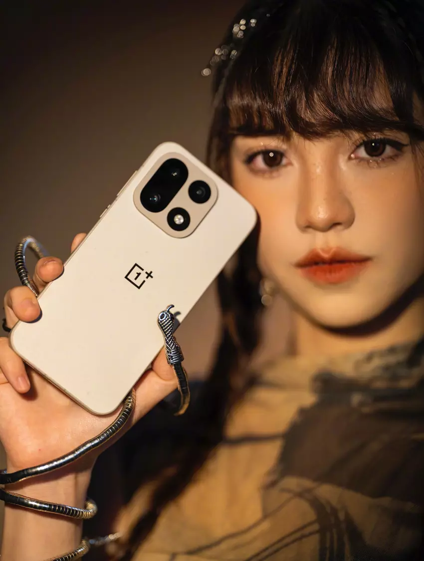 OnePlus 15 trafi do globalnej sprzedaży już 13 listopada, ale szczegółowe specyfikacje i zdjęcia już w sieci