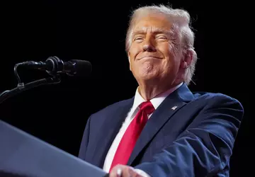 Trump anuluje zarządzenia wykonawcze Bidena dotyczące ...