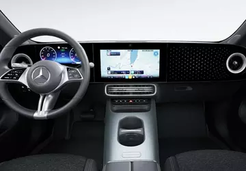 Podstawowy Mercedes CLA pozbawiony ekranu dla ...