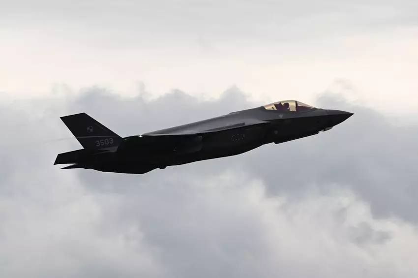 Polski pilot po raz pierwszy wzbija F-35 w powietrze