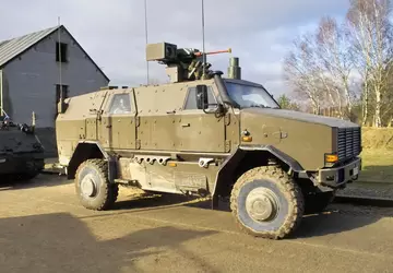 200 pojazdów opancerzonych klasy MRAP, 50 ...