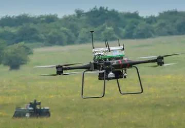 Może przenosić broń, a nawet rannych: ...