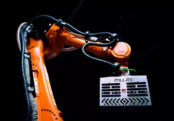 Twórca oprogramowania dla robotów Mujin pozyskał ...