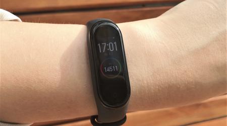 Przegląd Xiaomi Mi Band 4: nowy wzorzec bransoletki fitness