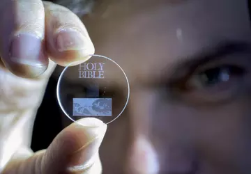 Technologia 5D umożliwia przechowywanie 500 TB ...