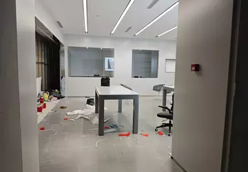 To ciekawe: Xiaomi instaluje szklane ściany ...