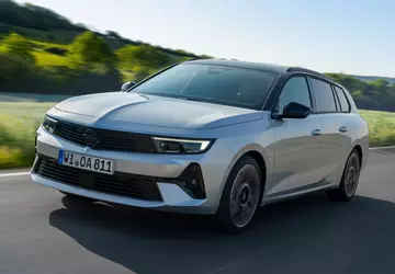 Opel Astra Sports Tourer Hybrid przejechał ...
