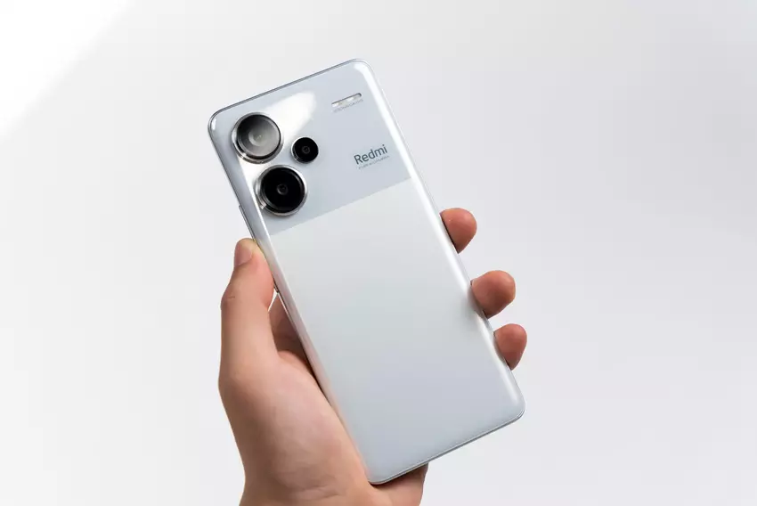 Redmi Note 14 Pro radykalnie zmieni wygląd tylnego panelu w porównaniu do swojego poprzednika