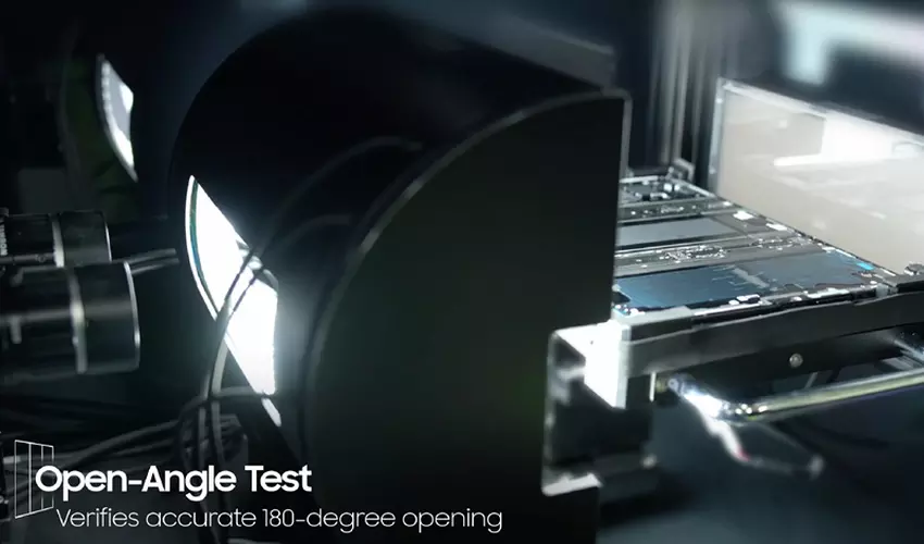 Kontrola jakości Galaxy Z TriFold