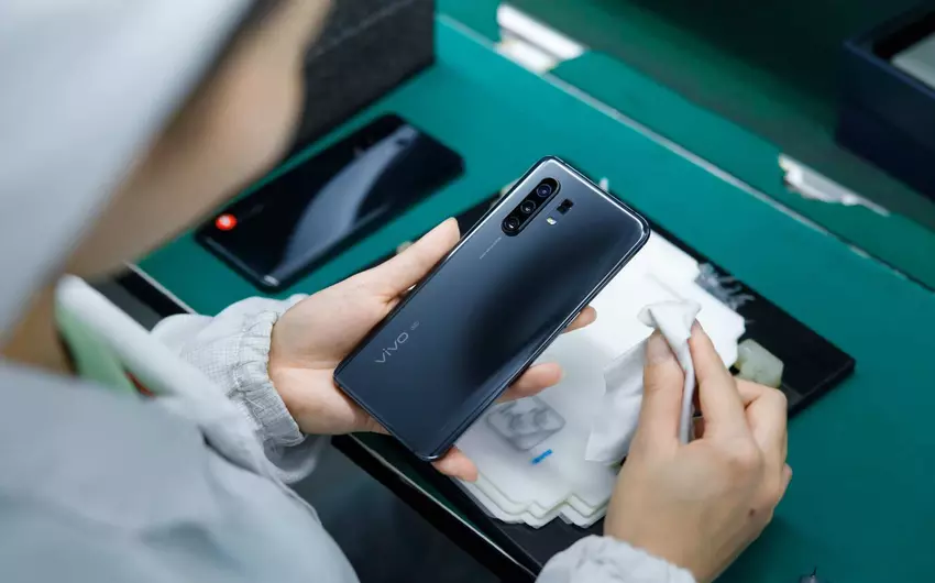 Smartfon Vivo X30 Pro z 60-krotnym zoomem optycznym jest również w stanie fotografować księżyc