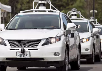 Jabłko obejmuje prowadzenie w liczbie pojazdów ...