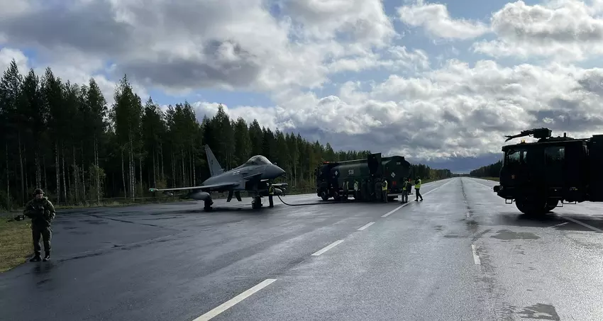 Brytyjskie myśliwce Eurofighter Typhoon FGR.4 wraz z F-35 Lightning II ćwiczyły start i lądowanie na drodze publicznej.