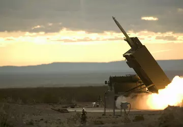 Wielka Brytania modernizuje systemy rakietowe wielokrotnego ...