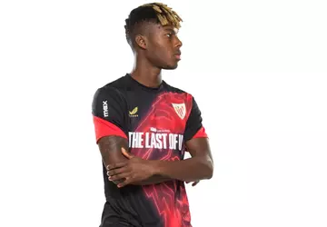 Cordyceps dotarł się na boisko piłkarskie: ...