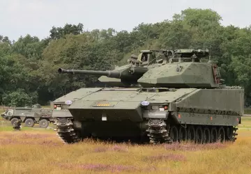 Szwedzkie bojowe wozy piechoty CV90 w ...