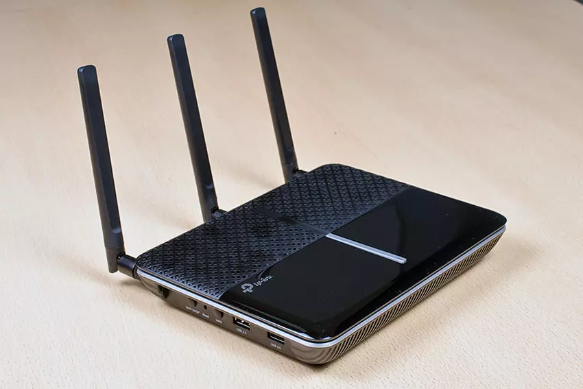 Przegląd routera Wi-Fi TP-Link Archer C2300: trzy kina internetowe w domu