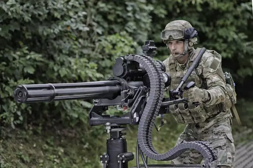 Karabin maszynowy WLKM na wystawie IDEX 2025