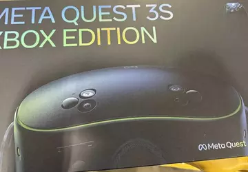 Media: VR-headset Meta Quest 3S, brandowany ...
