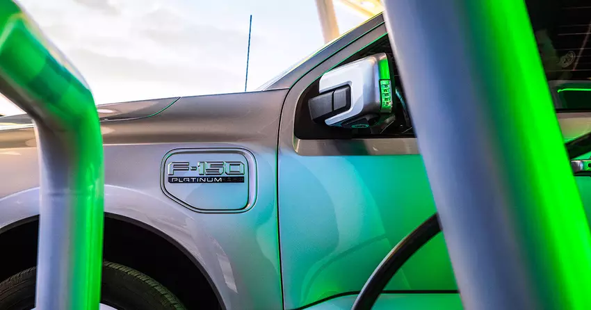Aktualizacja OTA Forda F-150 przyspieszyła czas ładowania elektrycznego pickupa