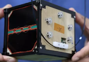 Japończycy wysłali w kosmos drewnianego satelitę ...