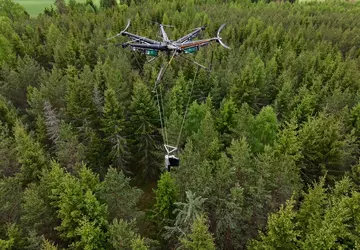 Autonomiczny dron AirForestry rewolucjonizuje wycinkę lasów ...