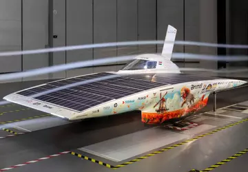 Studenci z Holandii stworzyli "samochód słoneczny", ...