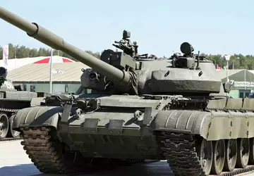 Ukraińscy żołnierze przejmują rosyjski czołg T-62M ...