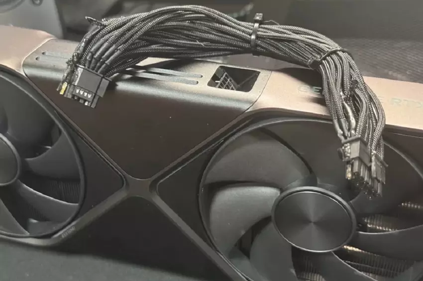 Zgłoszono pierwszy przypadek stopienia portu zasilania na flagowej karcie graficznej RTX 5090 FE