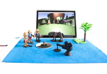 Panel dotykowy firmy Microsoft łączy rzeczywisty ...