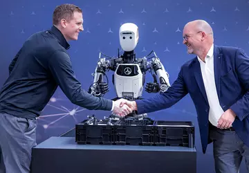 Mercedes zainwestował w roboty Apptronik i ...