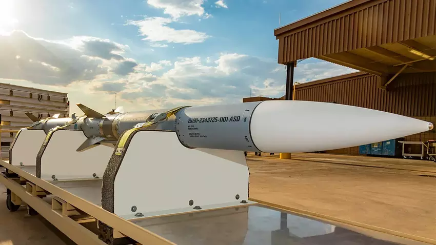 Rakieta średniego zasięgu AIM-120 AMRAAM