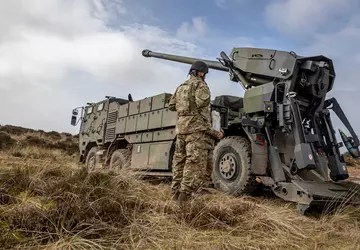 Samobieżna artyleria, moździerze i amunicja Cezar: ...
