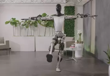 Tesla zademonstrowała możliwości humanoidalnego robota Optimus, ...