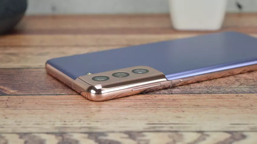 Rynek smartfonów w 2022 roku powróci do poziomu sprzed pandemii, a 47,5% modeli zyska wsparcie dla 5G