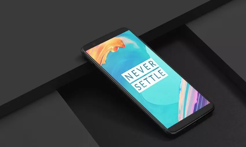 "Na żywo" zdjęcie OnePlus 6: wycięcie na ekranie i cienkie ramki